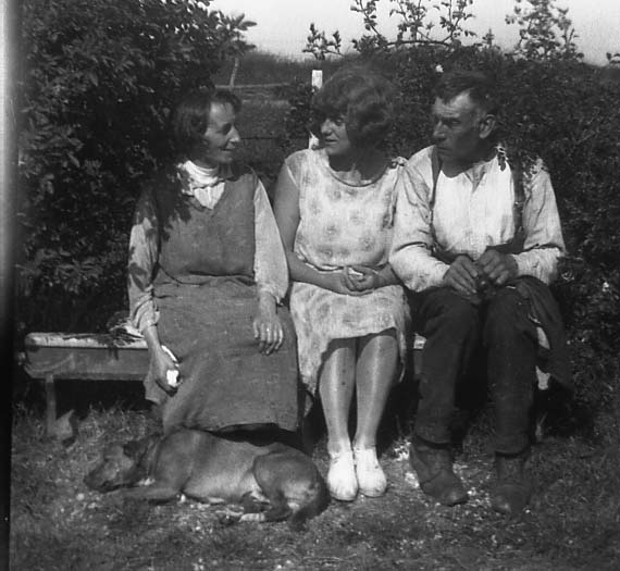 granma-grandad-auntievenie-001.jpg